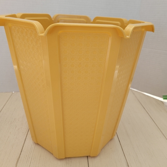 Vintage Rubbermaid yellow goldenrod waste basket trash can MCM 70s 80s retro - Picture 6 of 11